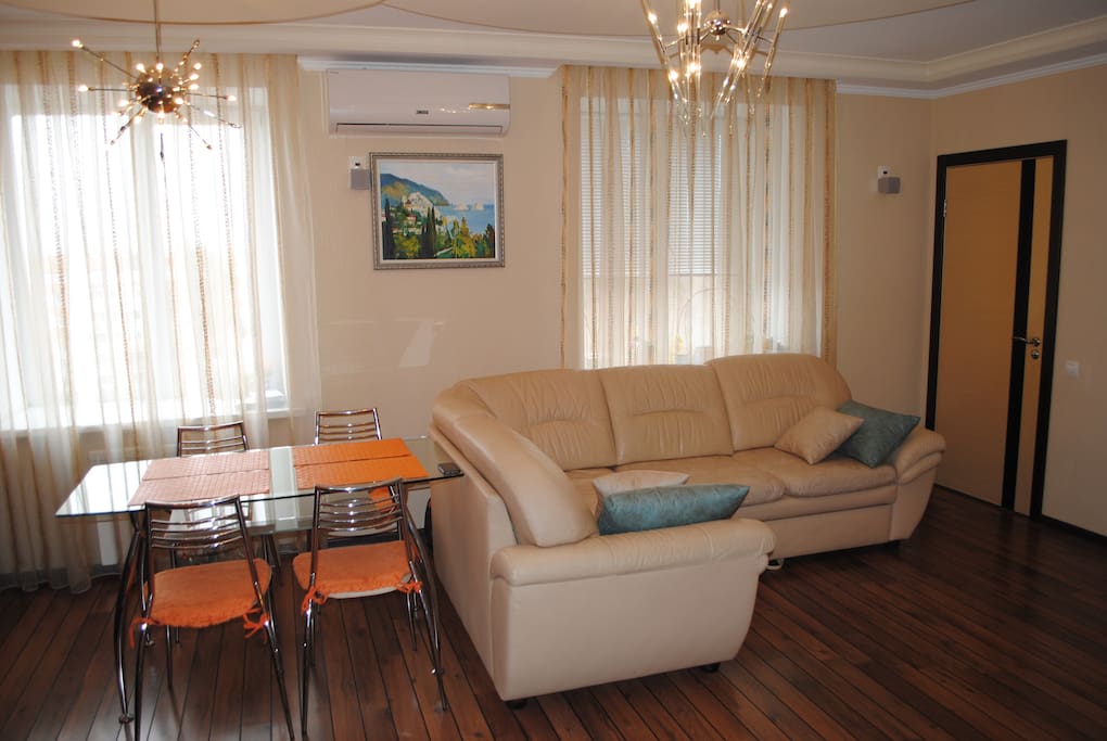 Это спальное место бронируется отдельно (double sofa booked separately)