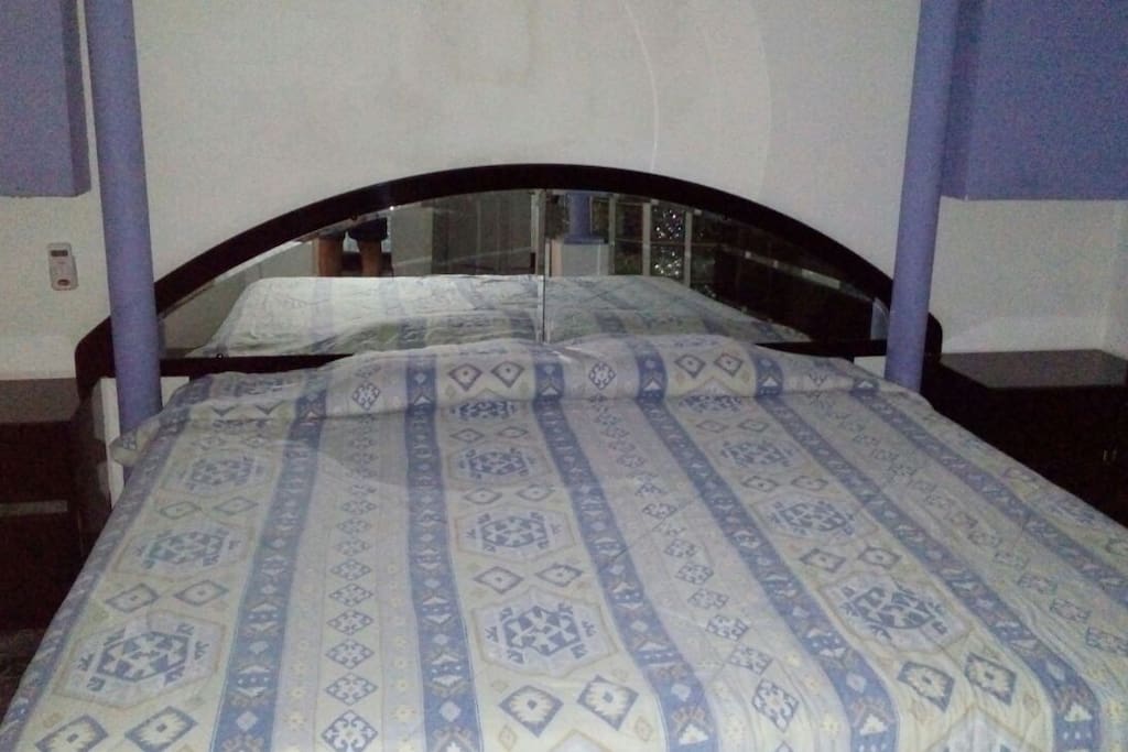 Recamara con cama king size
