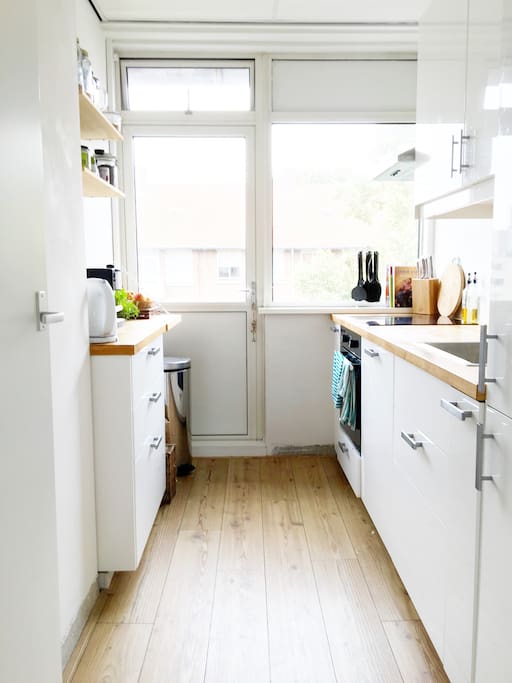 Perfect kitchen for small food preparations or cooking a full meal. Stove, oven, water cooker, coffee machine included.