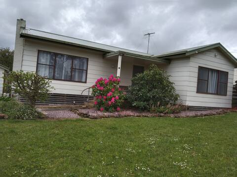 Timboon  Retreat  Newly renovated
Sleeps 7