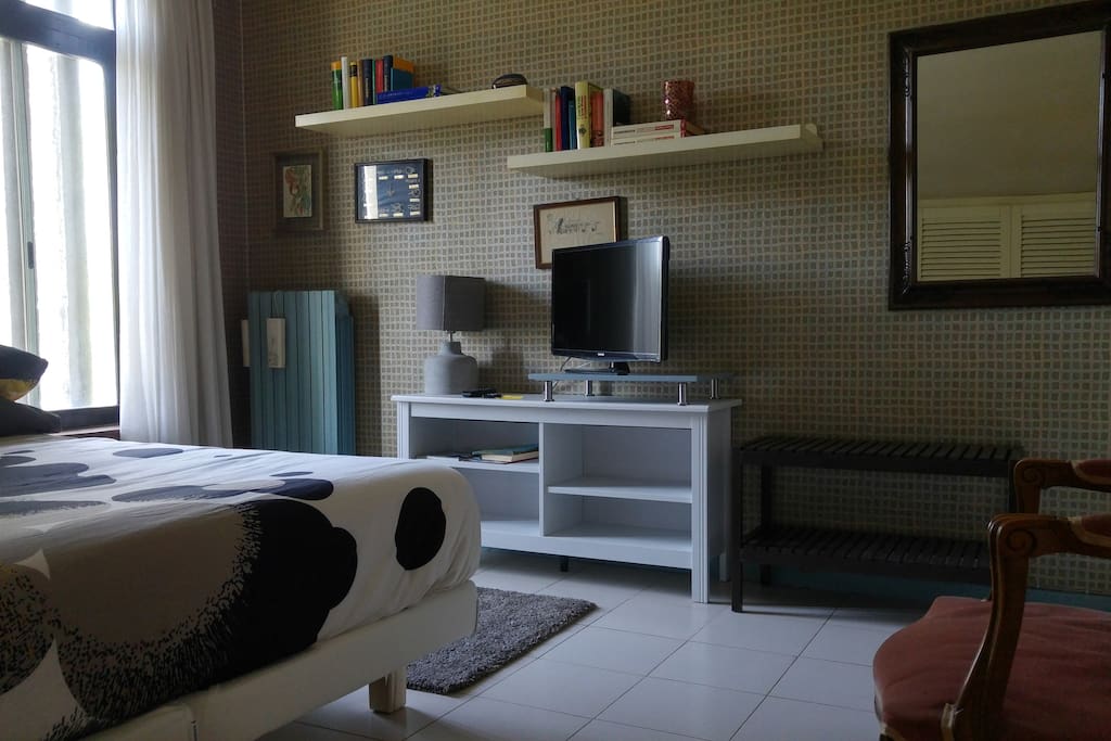 Double room/ led tv / window