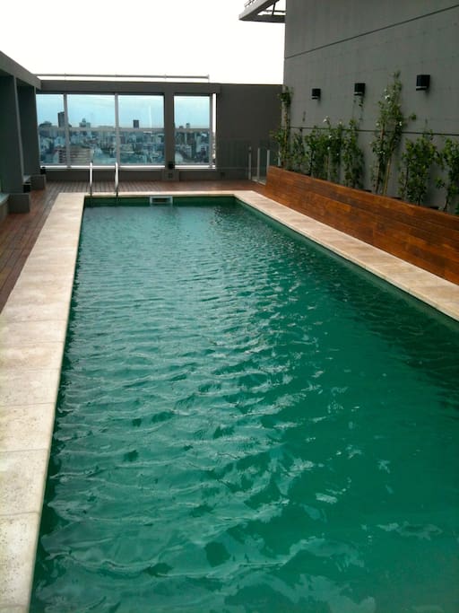 La terraza cuenta con piscina, dos parrillas y una vista panorámica de la Ciudad de Bs As.