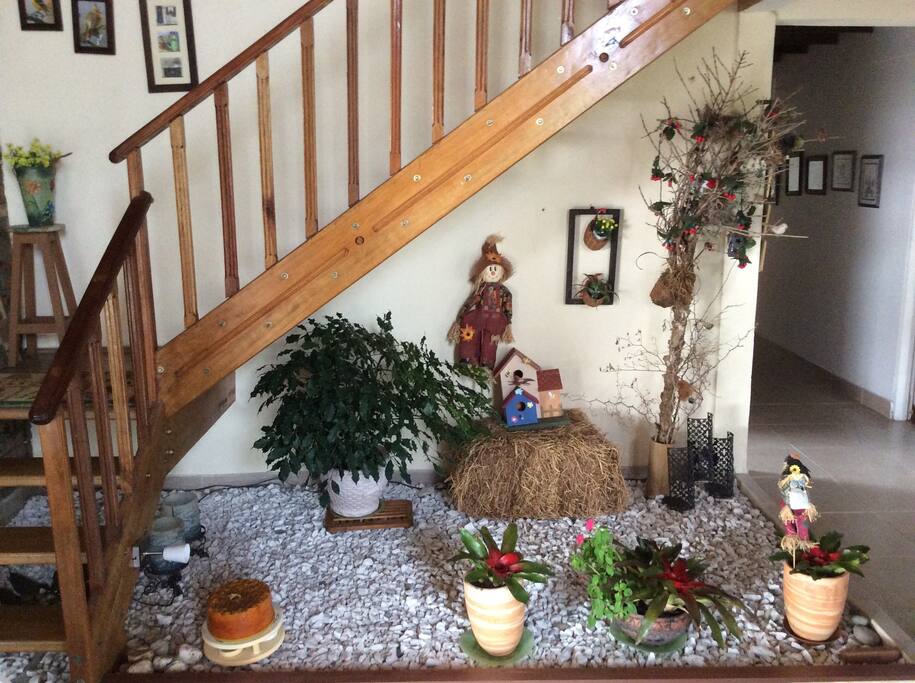 Acceso al segundo piso, en donde se encuentra el cuarto de huéspedes.