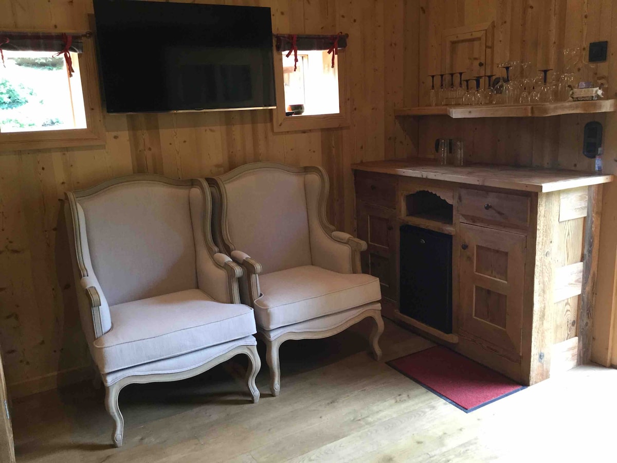 Successful Airbnb property: Small chalet / mazot for 2 people in Chamonix in Chamonix Mont Blanc