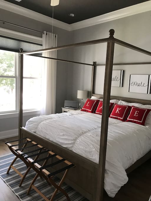 King sz bed with premium Serta mattress and "My Pillows"