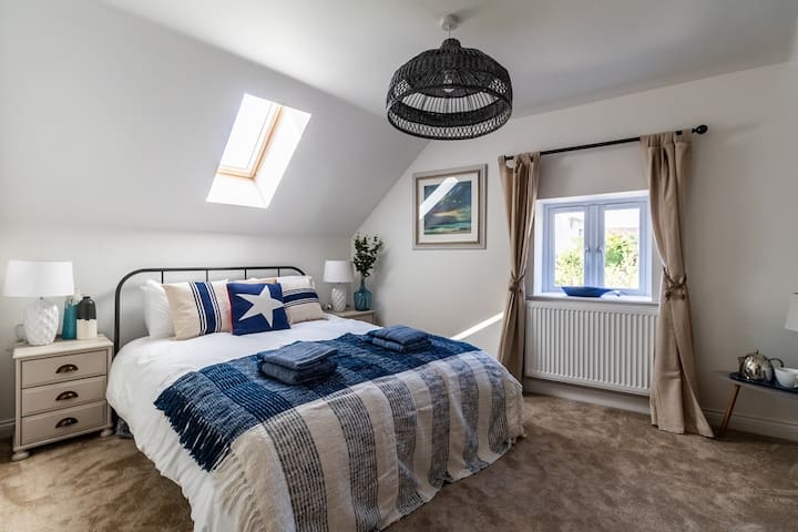 Private Seaside Retreat With Hot Tub Cottages For Rent In Weston