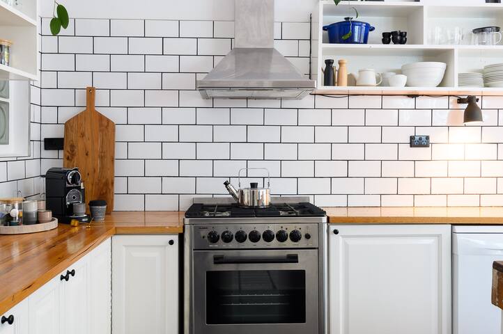 Unique Terrace In Central Melbourne Neighbourhood gallery image 4