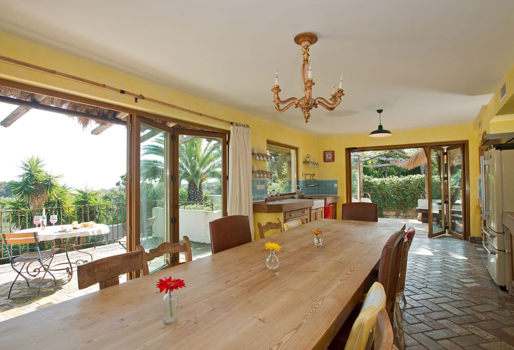 Dining/kitchen area