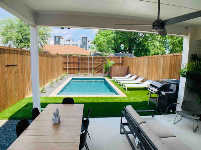 Pool, 4 bedroom modern home in the heart of Dallas gallery image 3