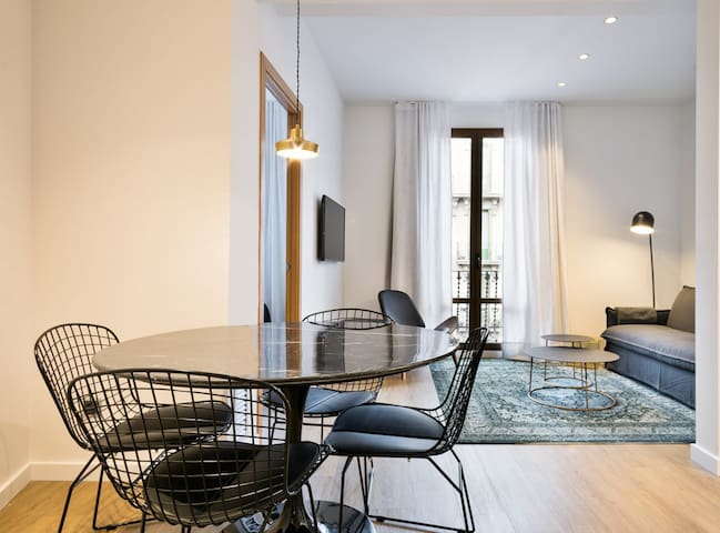 Vale Suite 202 – 2 Bedroom Flat with Balcony