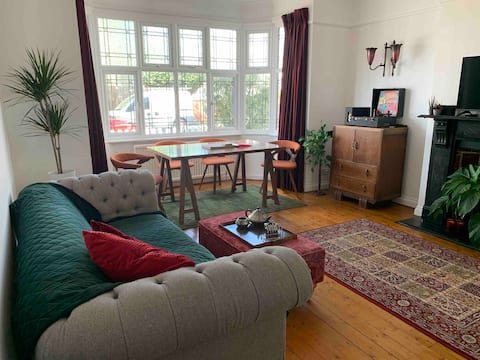Close to Leigh Broadway 2 bedroom family home