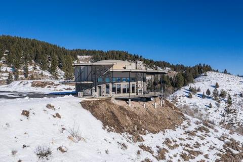 West Cabin- Yellowstone Family Retreat- Sled Hill