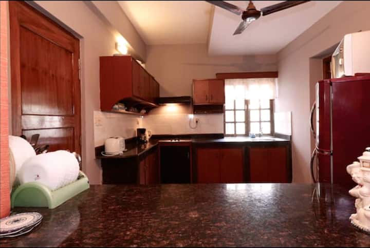 Full kitchen image 2