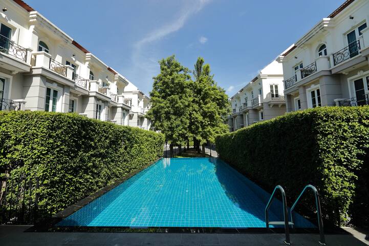 3BR (200sqm.) + guest pool and close to BTS/MRT! gallery image 5