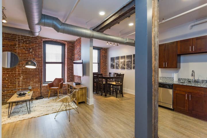 Walk To All The Bars! Downtown Nashville Loft! 404 - Nashville, TN