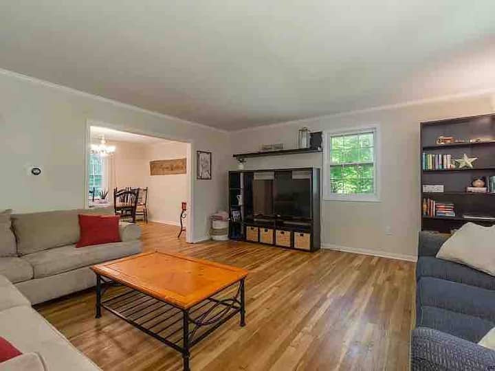 Private 4 Bedroom Home- Steps From Spac & Spa Park - Saratoga Springs, NY