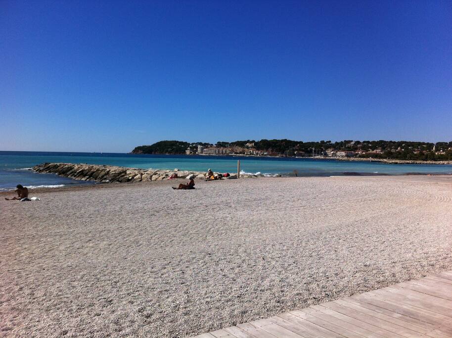 Plage à 200 mètres de la résidence