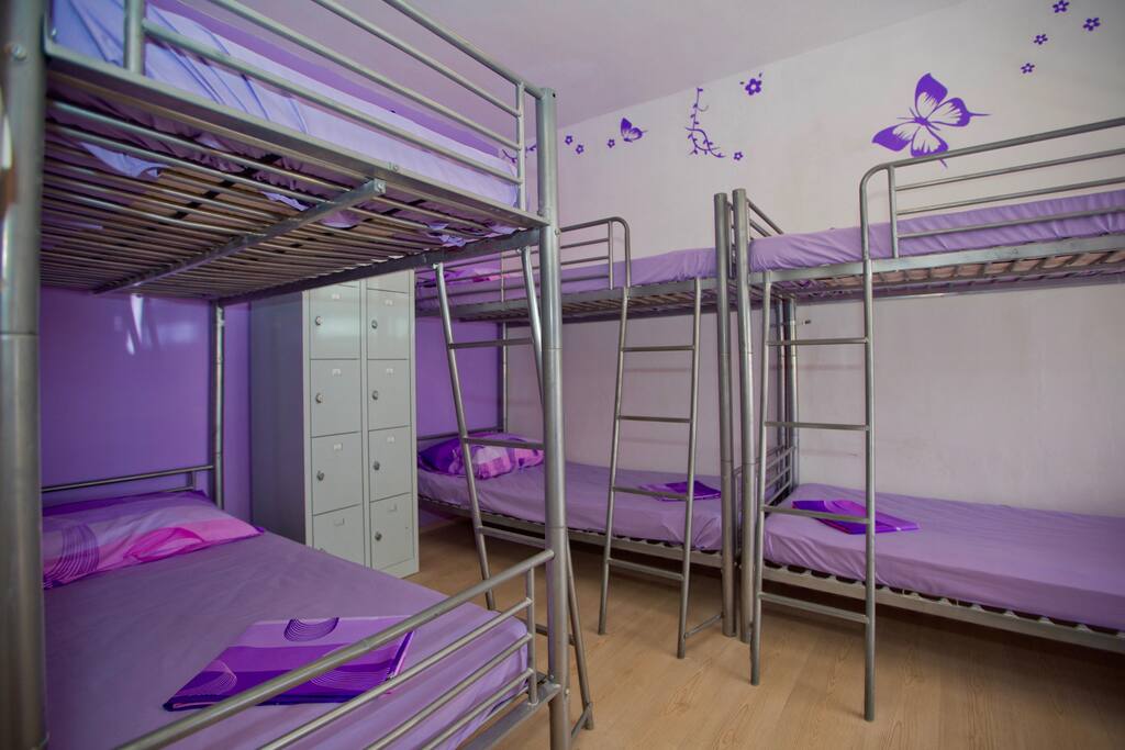 Air-conditioned room with 4 bunk beds.