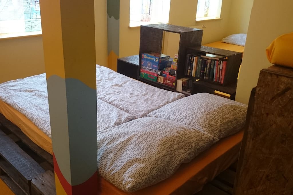2 Schlafplätze auf einer Matratze 1,40 m.