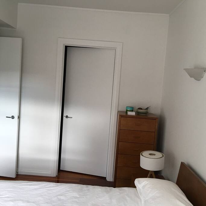 Entrance from room to semi ensuite
