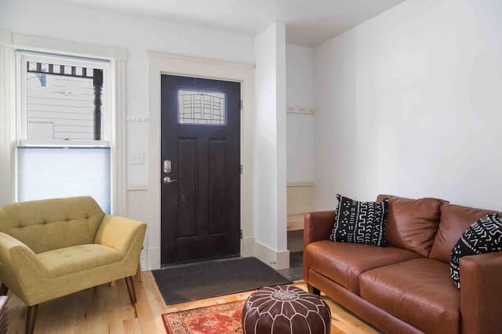 Cityscape Sanctuary: Parking+laundry - Burlington, VT