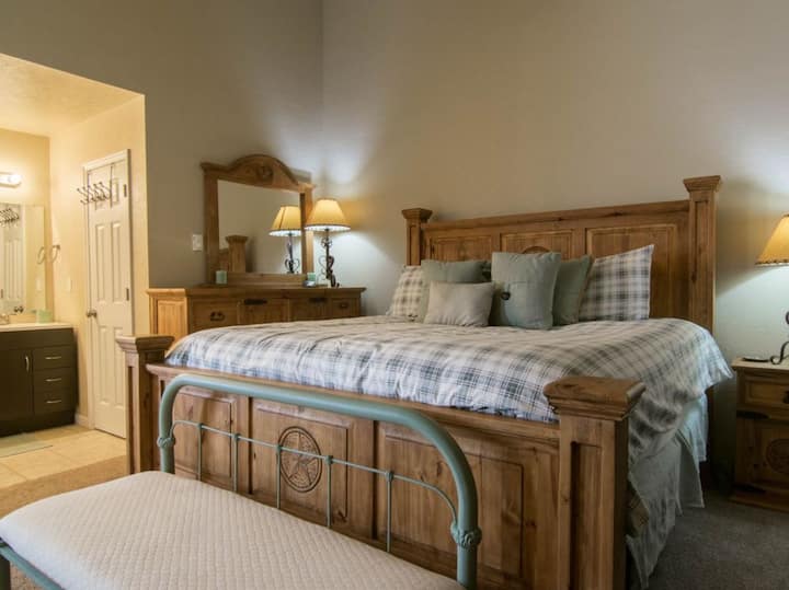 Брачен кревет (широк 180-220 см)