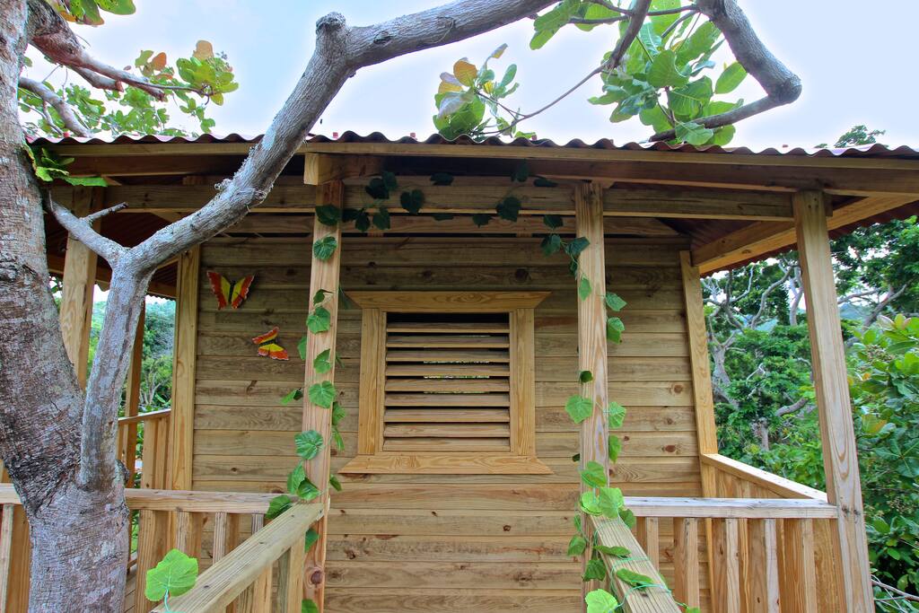 Enjoy organic coffee or drink on the balcony with a panaromic view of Anamuya Moutains