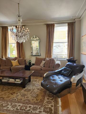 Chelsea & Kensington Townhouse with Roof Terrace gallery image 4