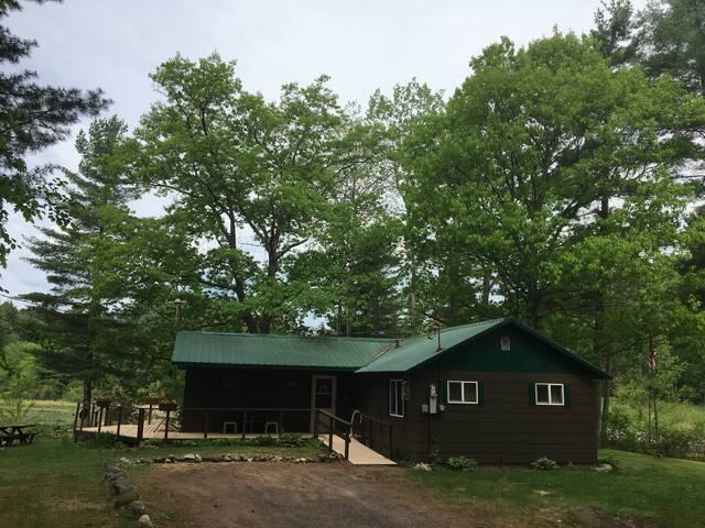 Spider Creek Country Cottage Cabins For Rent In Hayward