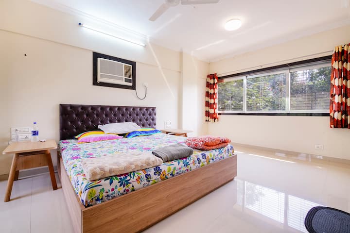 Private double room at Hill Road, Bandra West