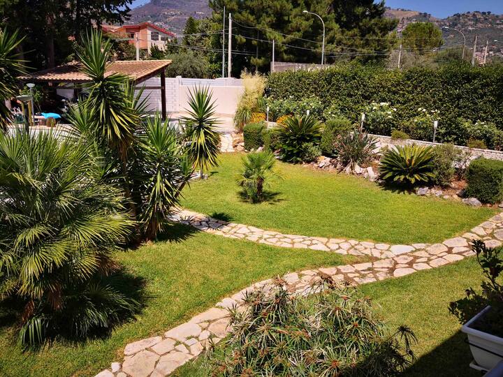 Palermo, villa with swimming pool