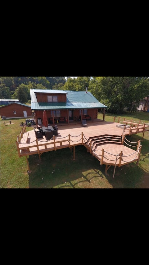 Waterfront Log Cabin with Private Boat Dock Access