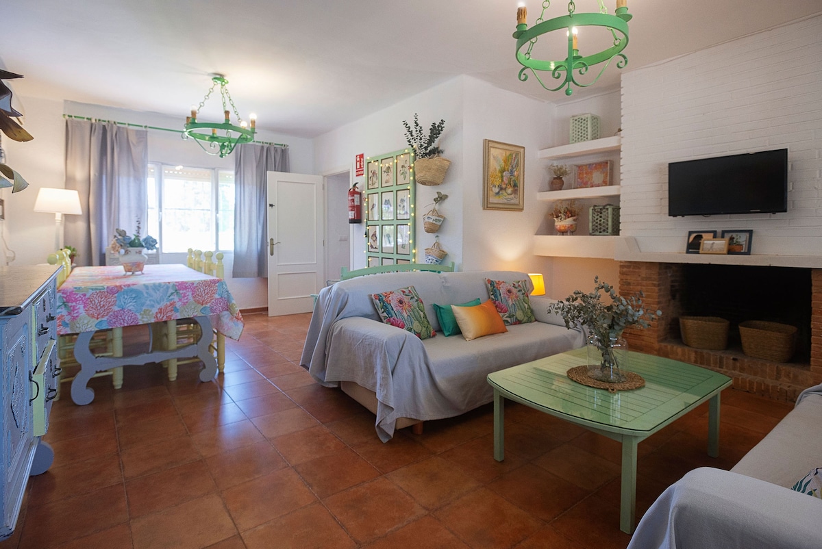 Erfolgreiche Airbnb-Immobilie: El Patio del Limonero in Chiclana. Pool+Tennis in Chiclana De La Frontera