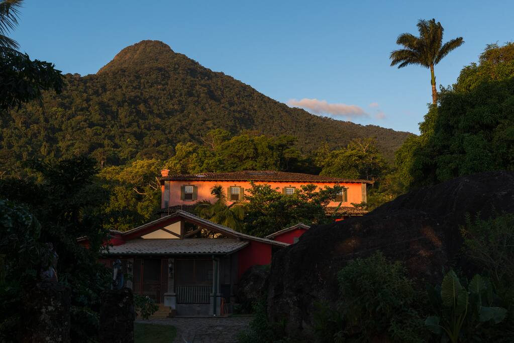 Pico do Baepi ao fundo