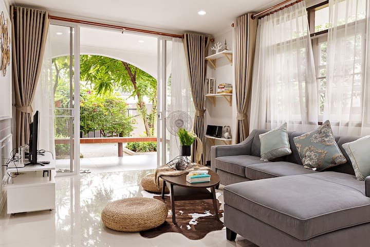 Suttisan 独立大花园别墅五卧三卫，近地铁、辉煌“新唐人街”、火车夜市