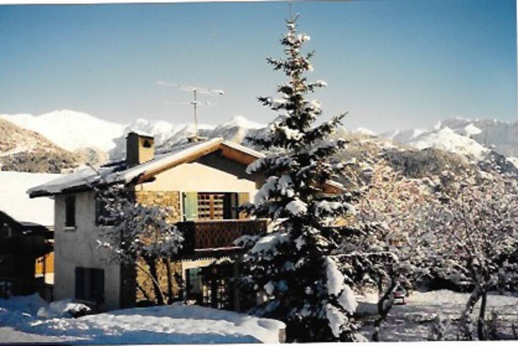 Petit chalet des Tramarins côté rue