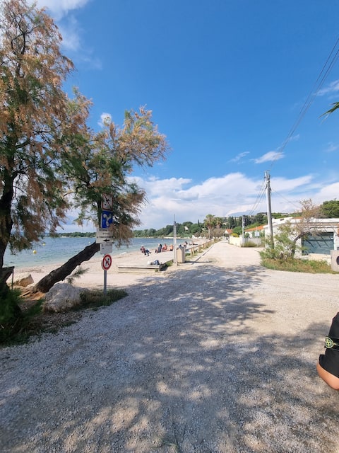 Apartment, pond view, close to airport.