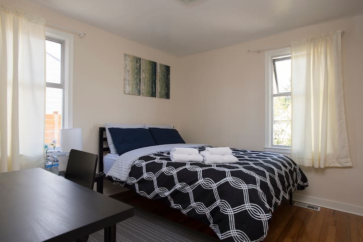 Private Paris Room: Near Airport & Seattle (#1)