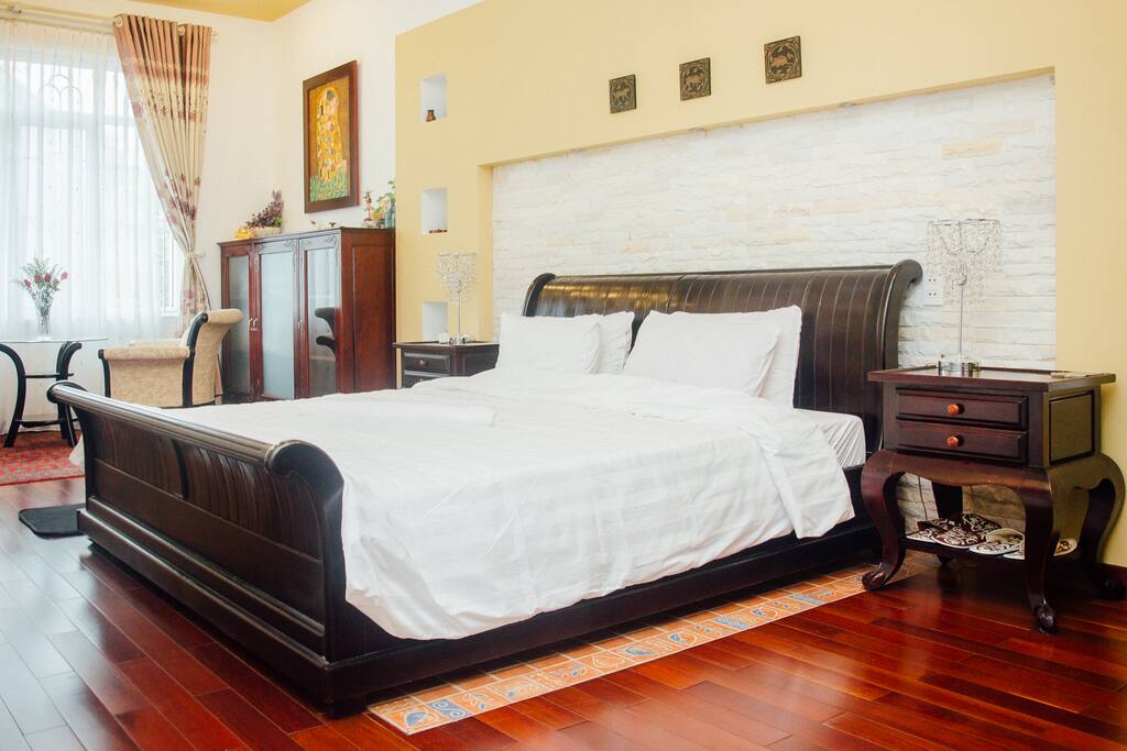 King size bed
