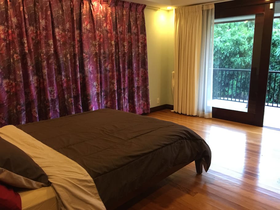 bedroom 4 with queen size beds