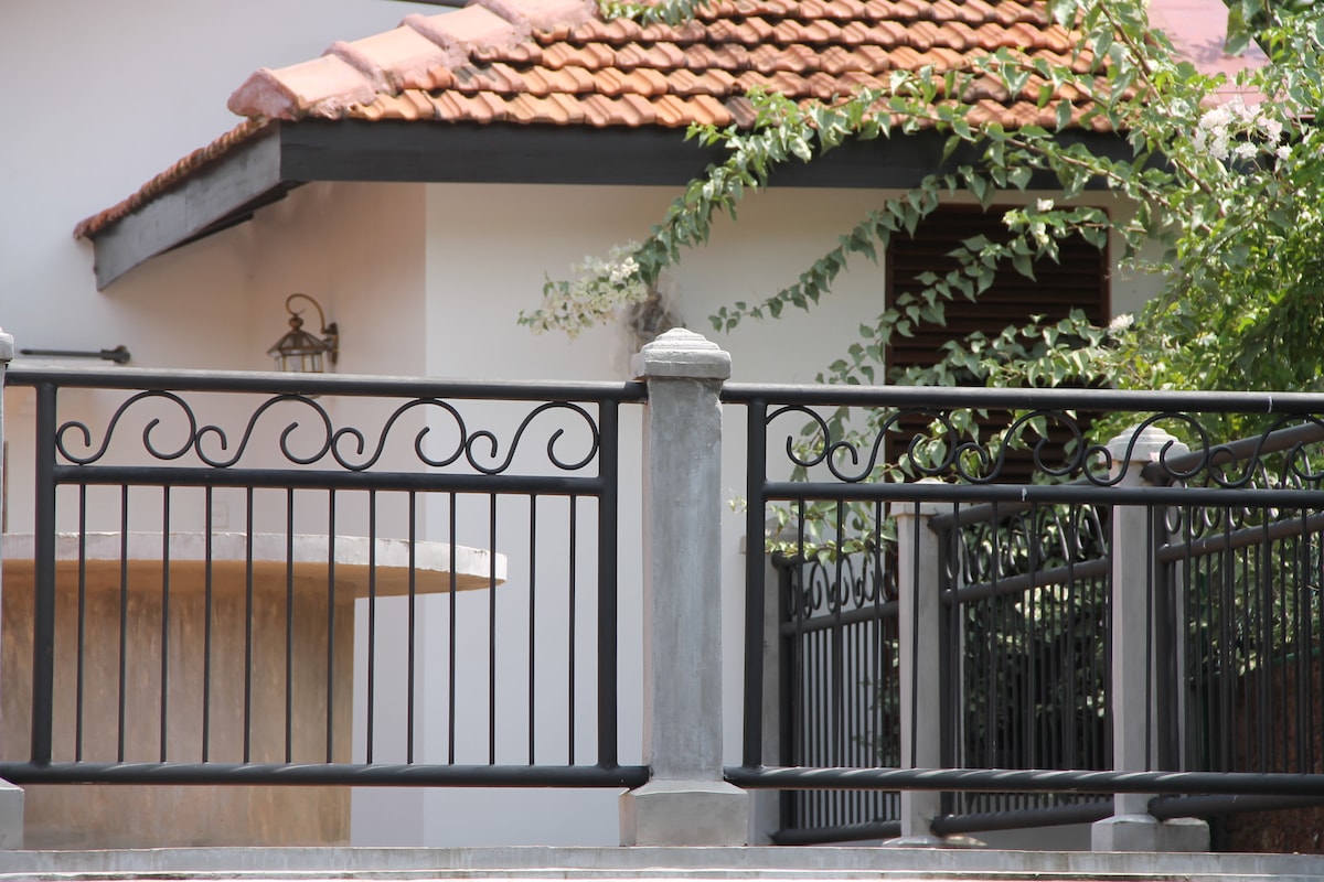 Изглед към Гранд Вила 