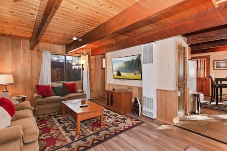 "88 Acres Lodge" W/Hot Tub!