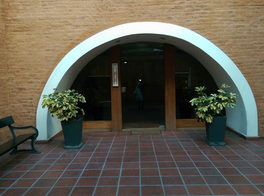 01 - Entrada al Edificio