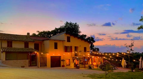 Agriturismo Chiaraluce Countryhouse 4km from the sea