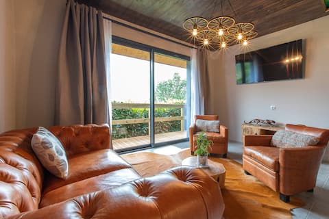 Top Airbnb: House + pool + hot tub + sauna + lake view in Savoie