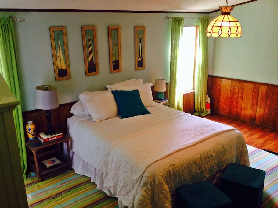 Guest bedroom