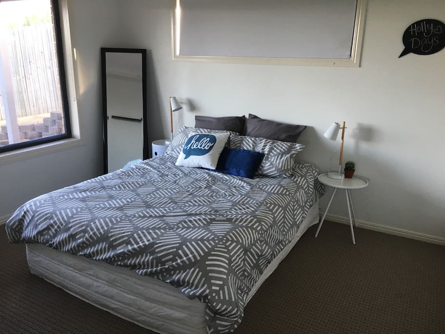 Queen bedroom with view over the trees.