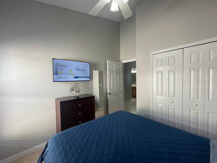 Bedroom 3 with Smart TV