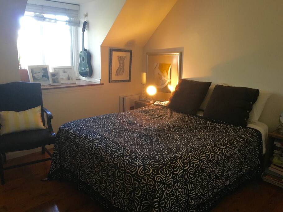 Master queen bedroom spacious feel enjoy jacaranda tree from window or not blinds down block out sun and just zzzzzzzz in.