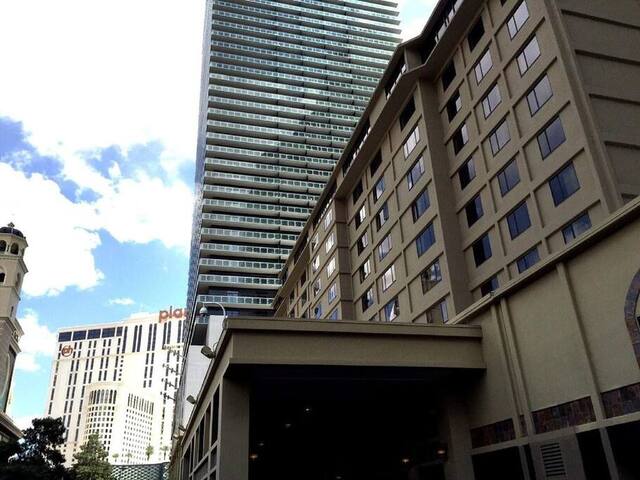 BEST LOCATION on Strip!2B2B StripCondo 3Q+Sfabd J2 gallery image 3